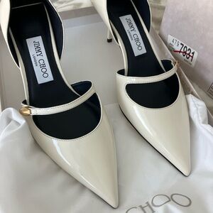 Jimmy Choo Carolyn 60 Ivory patent leather heels with gold accent size 6.5